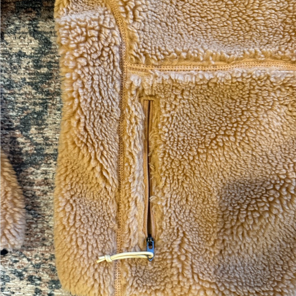 The North Face Camel and Black Women’s Sherpa Jacket - Picture 5 of 6